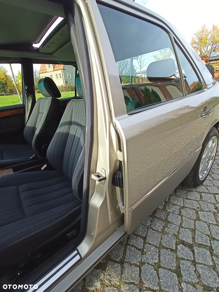 Mercedes-Benz W124 (1984-1993) - 12