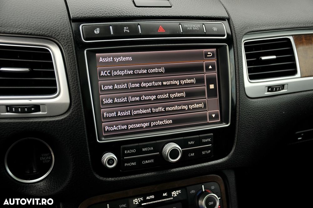 Volkswagen Touareg 3.0 V6 TDI SCR Blue Motion DPF Automatik Executive Edition - 17