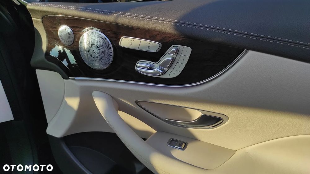 Mercedes-Benz Klasa E 220 d 9G-TRONIC - 22