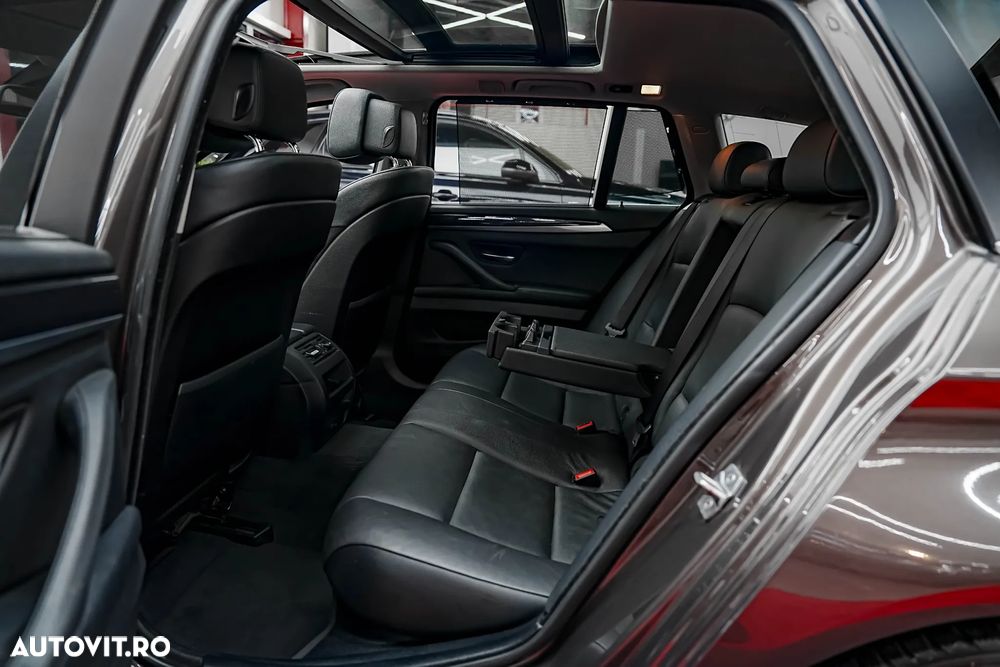 BMW Seria 5 525d Aut. Luxury Line - 7
