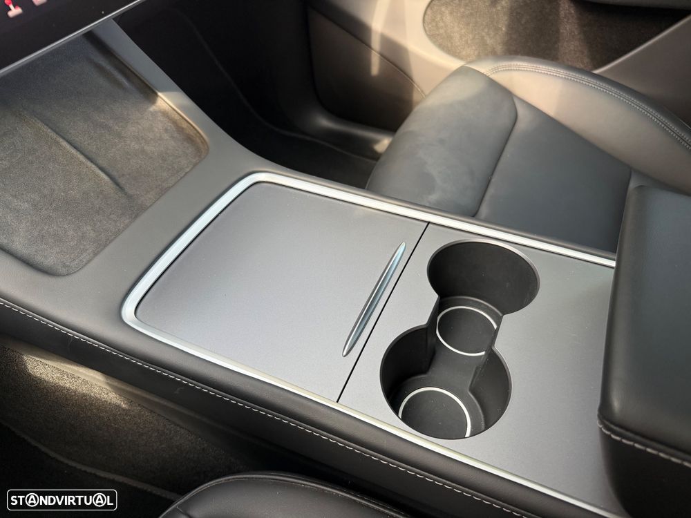 Tesla Model Y Long Range Dual Motor AWD - 24