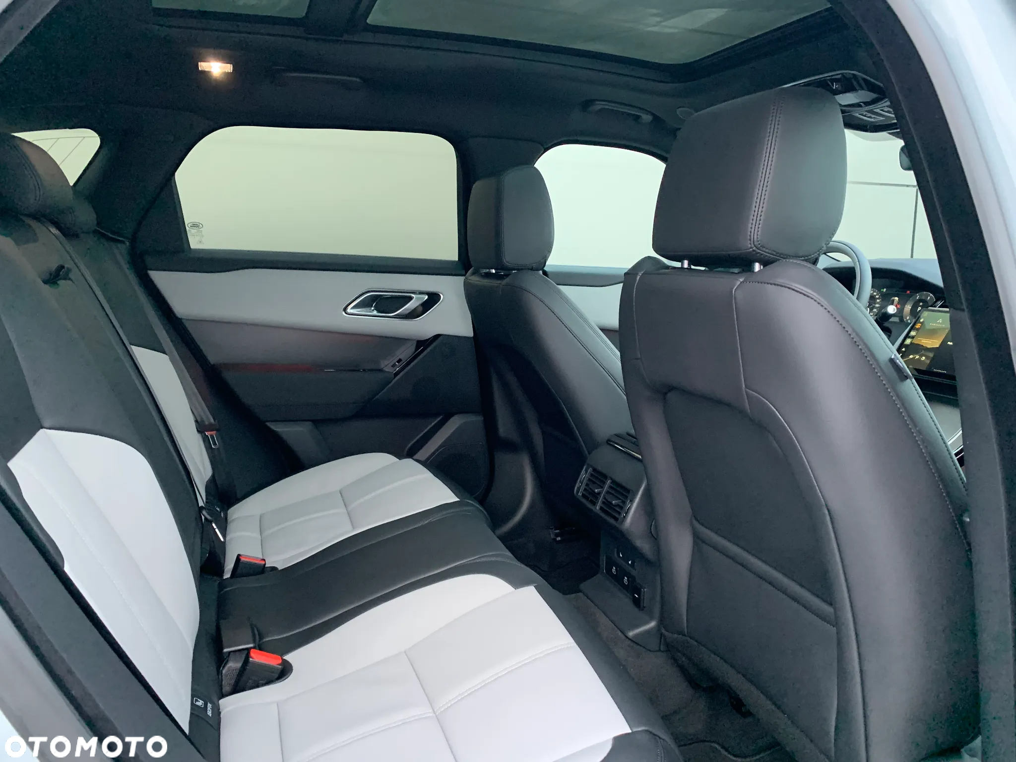 Land Rover Range Rover Velar D200 R-Dynamic SE - 11