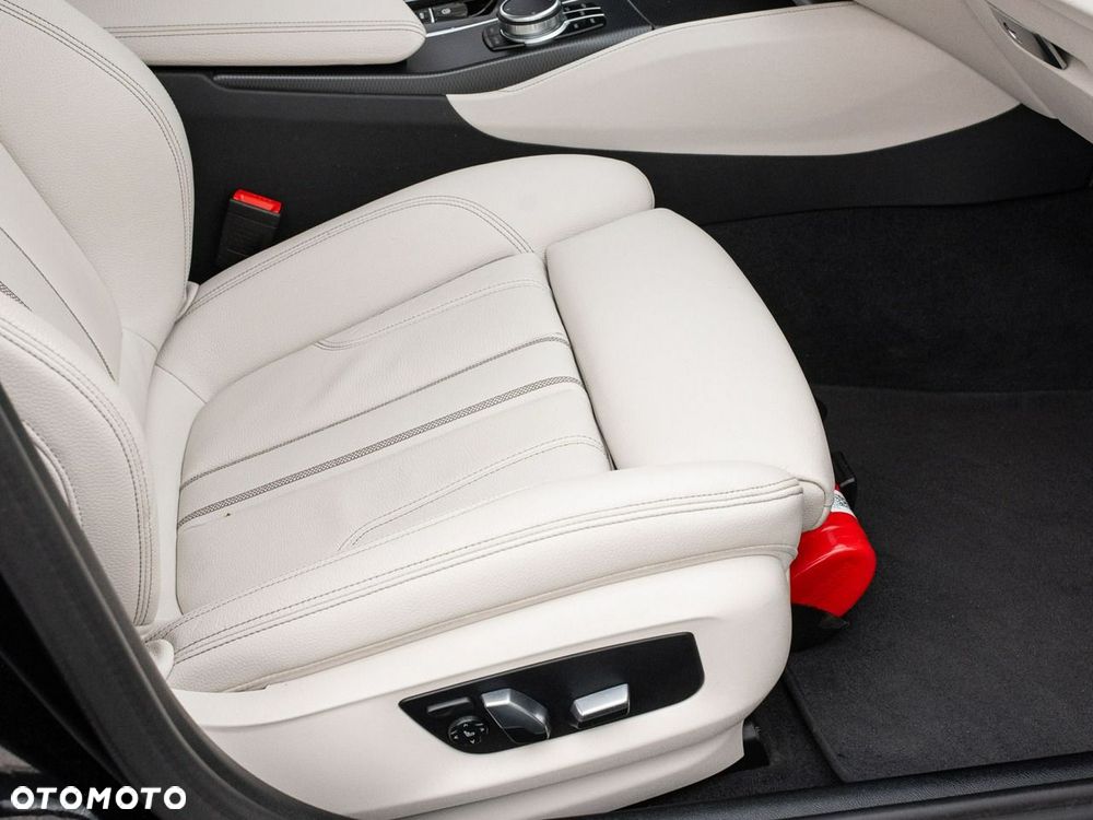 BMW Seria 5 530d xDrive mHEV M Sport sport - 32