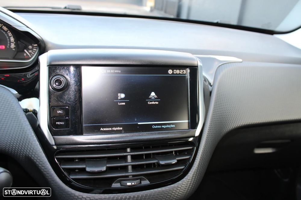 Peugeot 208 1.2 PureTech Style - 18