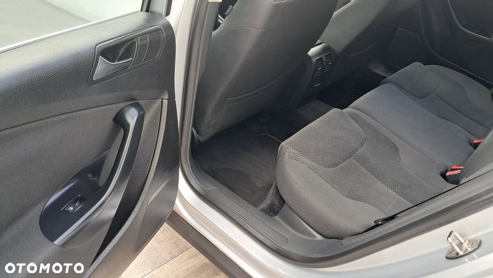 Volkswagen Passat - 26