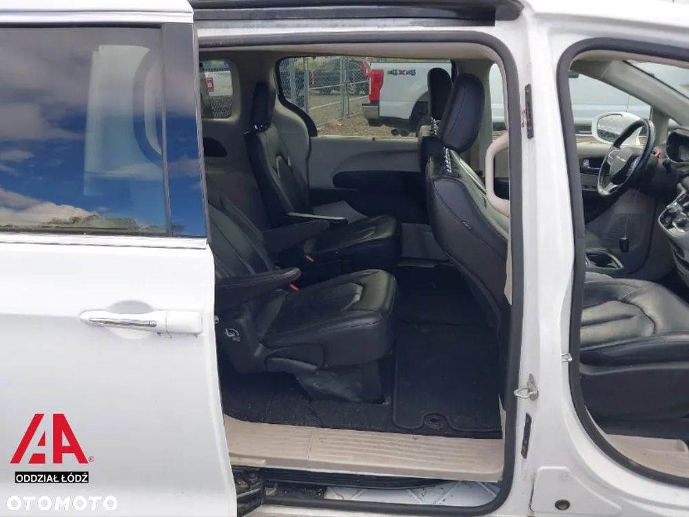 Chrysler Pacifica - 10