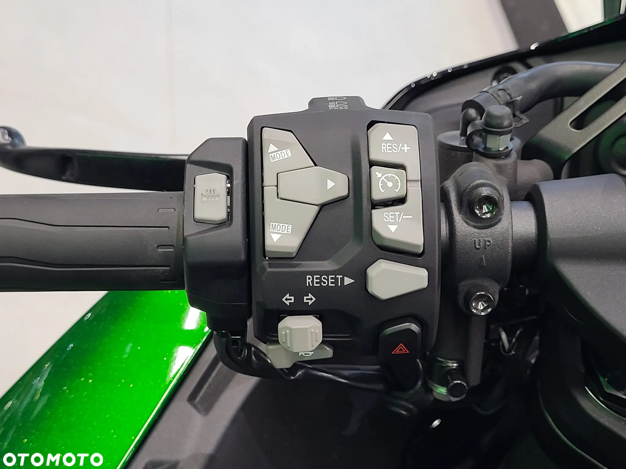 Kawasaki Ninja H2 SX - 16