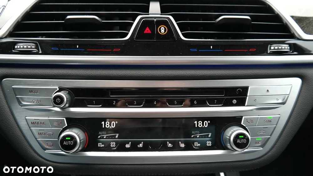 BMW Seria 7 750i xDrive sport - 15