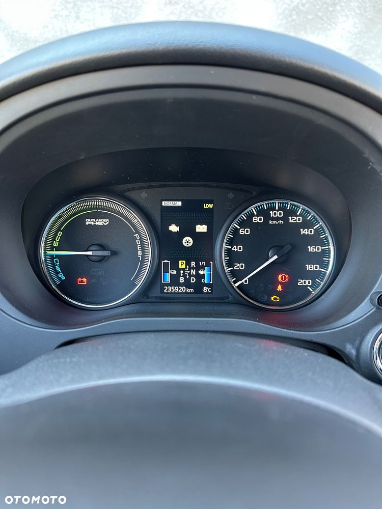 Mitsubishi Outlander - 24