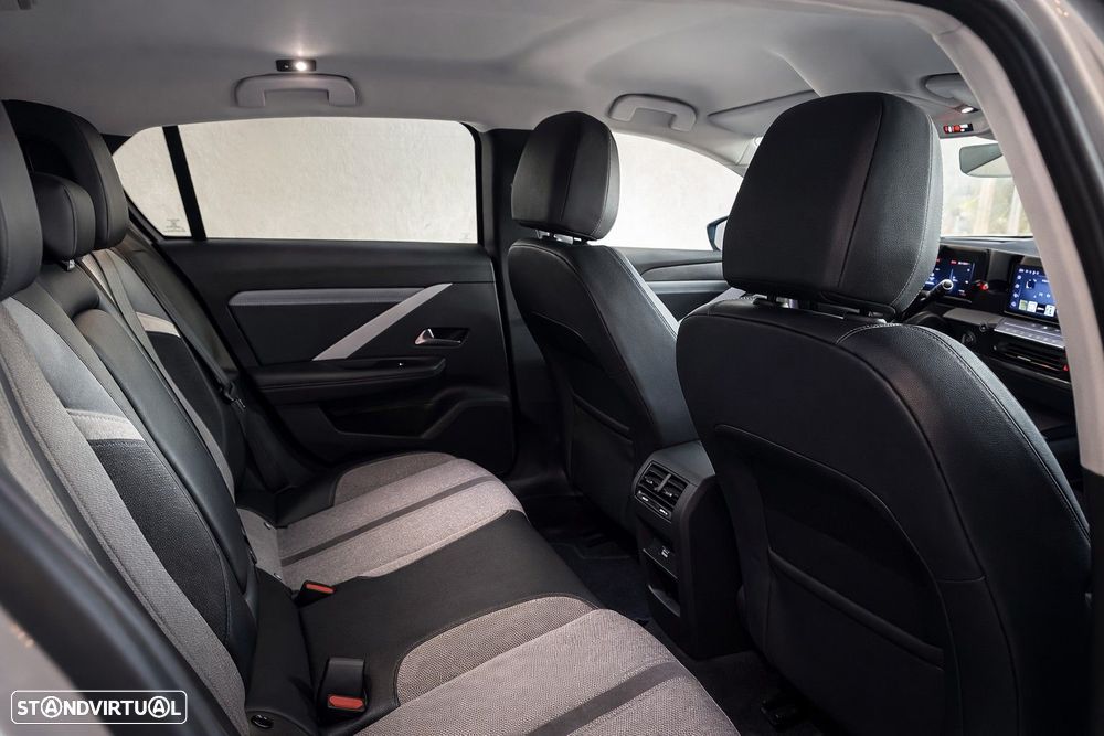 Opel Astra 1.5 D Elegance - 4