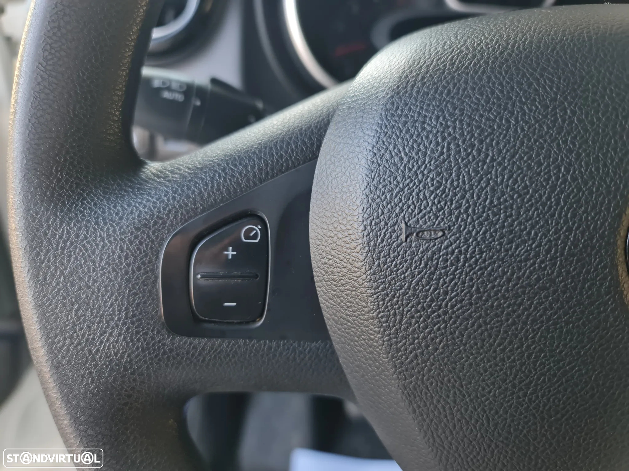 Renault TRAFIC 2.0 Dci 120CV * Câmera/ GPS/ AC/ IVA DEDUTÍVEL * - 34