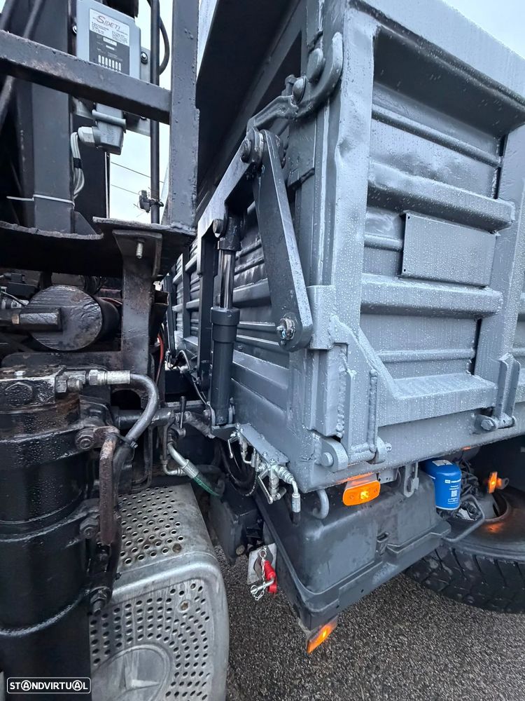 Mercedes Benz 1828 - 11