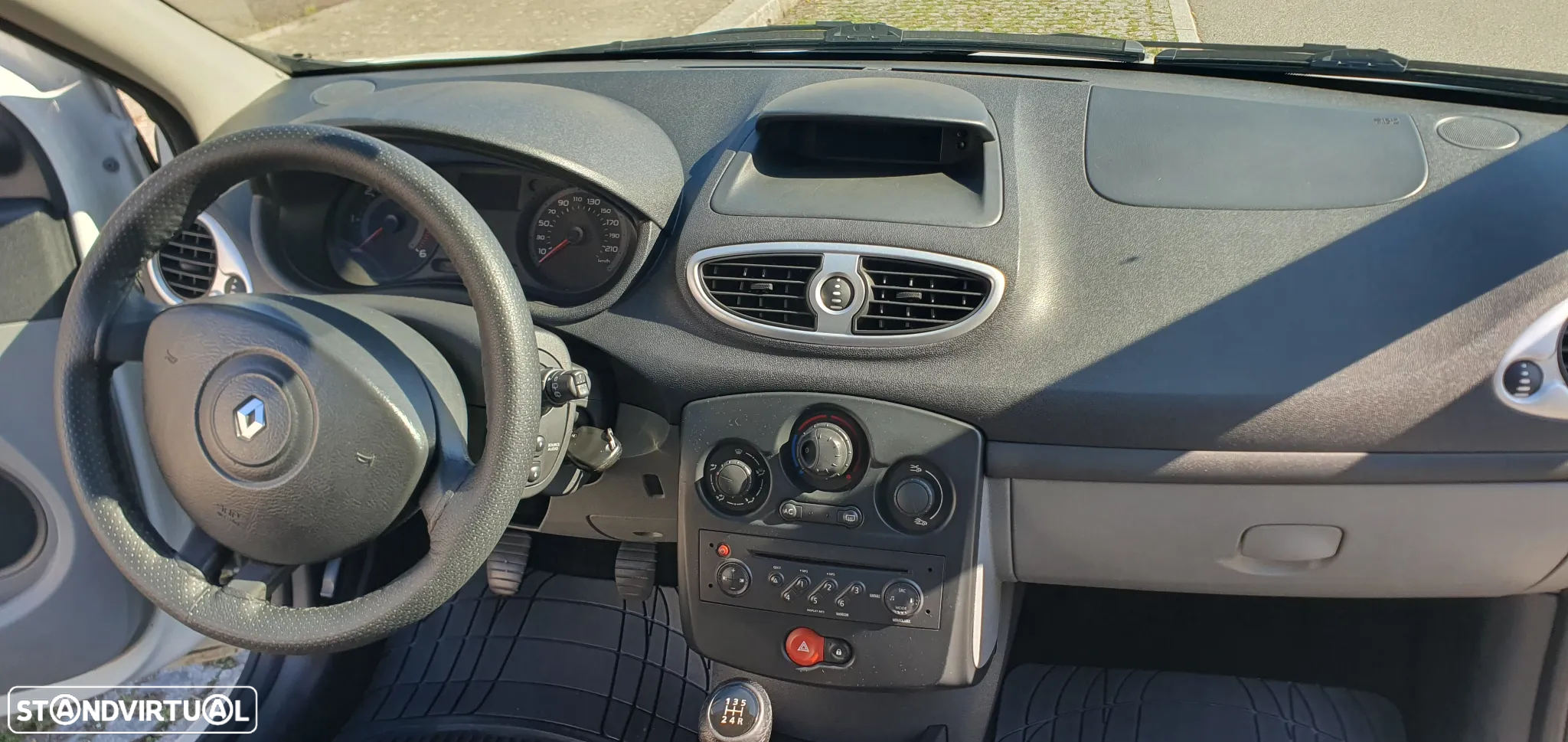 Renault Clio - 15
