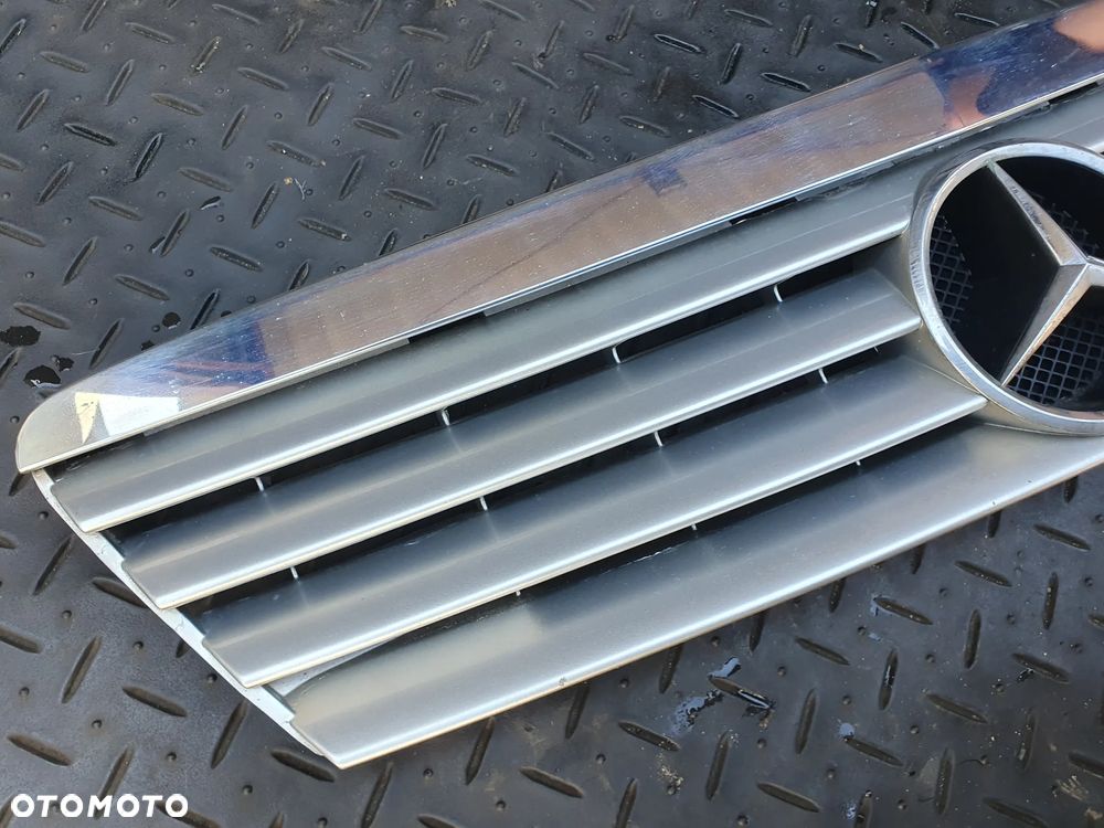 GRILL ATRAPA MERCEDES A  KLASA W168 LIFT  A1688801283 - 2