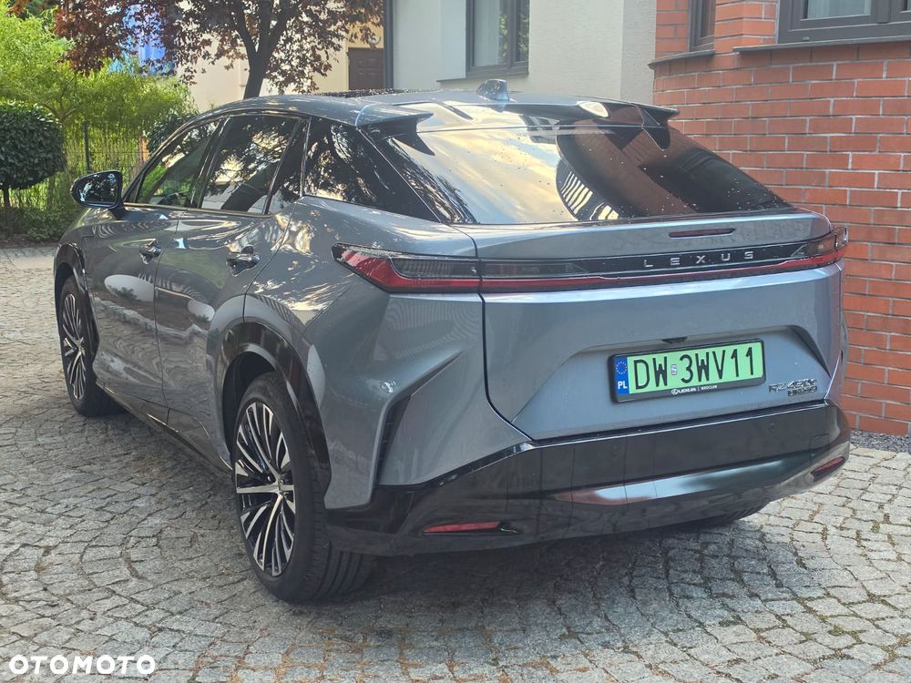 Lexus RZ - 3