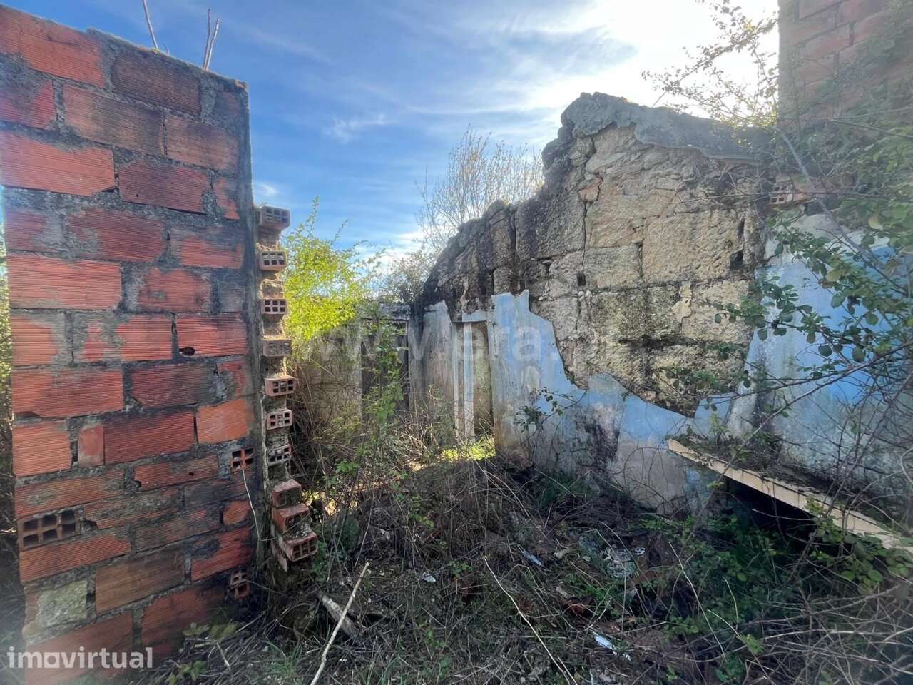 Terreno com ruina / Oliveira do Hospital, Travanca de Lagos - Grande imagem: 2/5