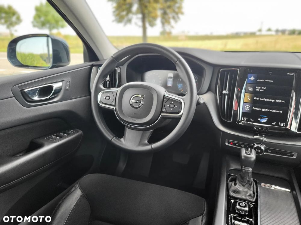 Volvo XC 60 T4 Momentum Pro - 11