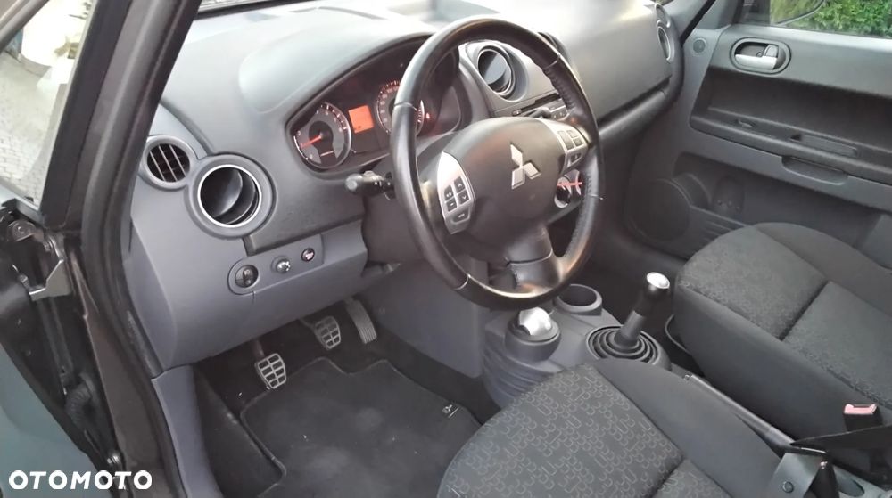 Mitsubishi Colt - 17