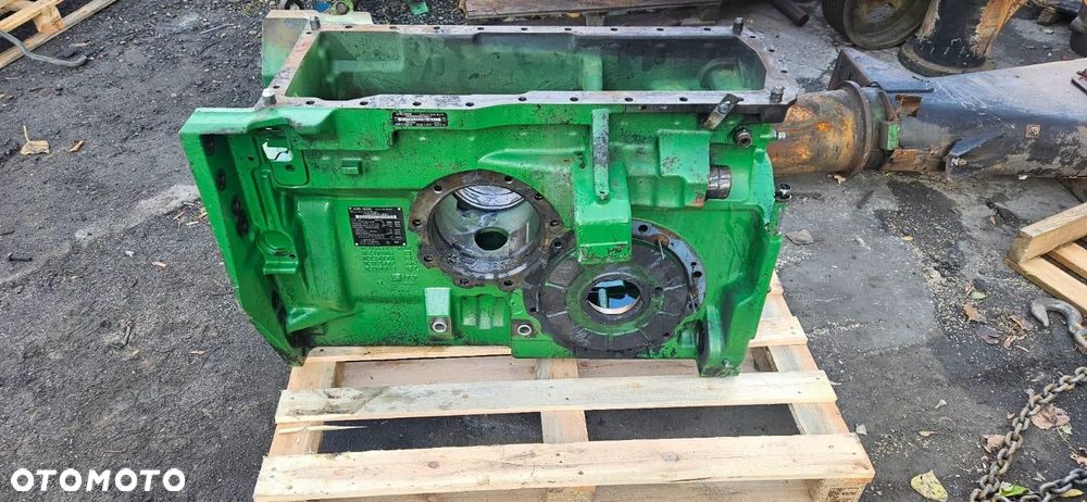 John Deere 8295R 8320R 8235R - skrzynka obudowa R312872 - 1