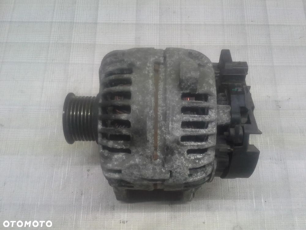 Renault Scenic III 1.9 DCi alternator Bosch 0124525151 8200660041B 150 Amper - 1