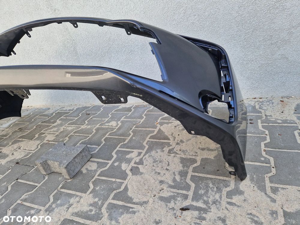 Zderzak Toyota Corolla XII E210 E21 sedan  bez dziur - 9