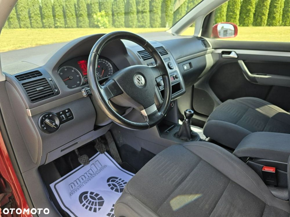 Volkswagen Touran - 17