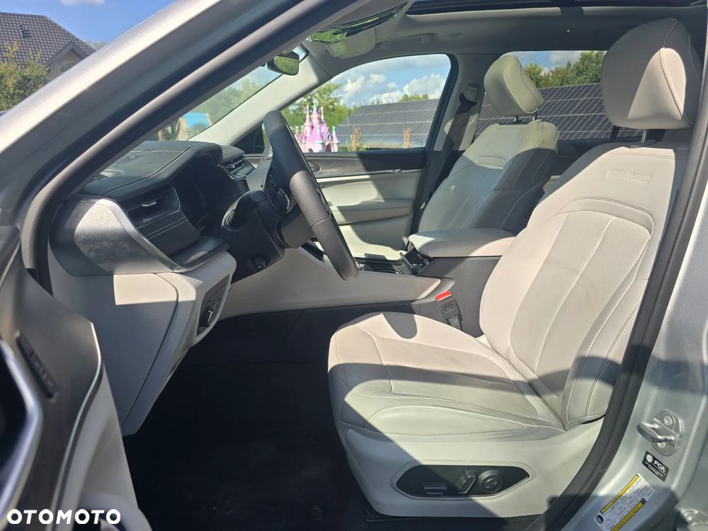 Jeep Grand Cherokee - 25