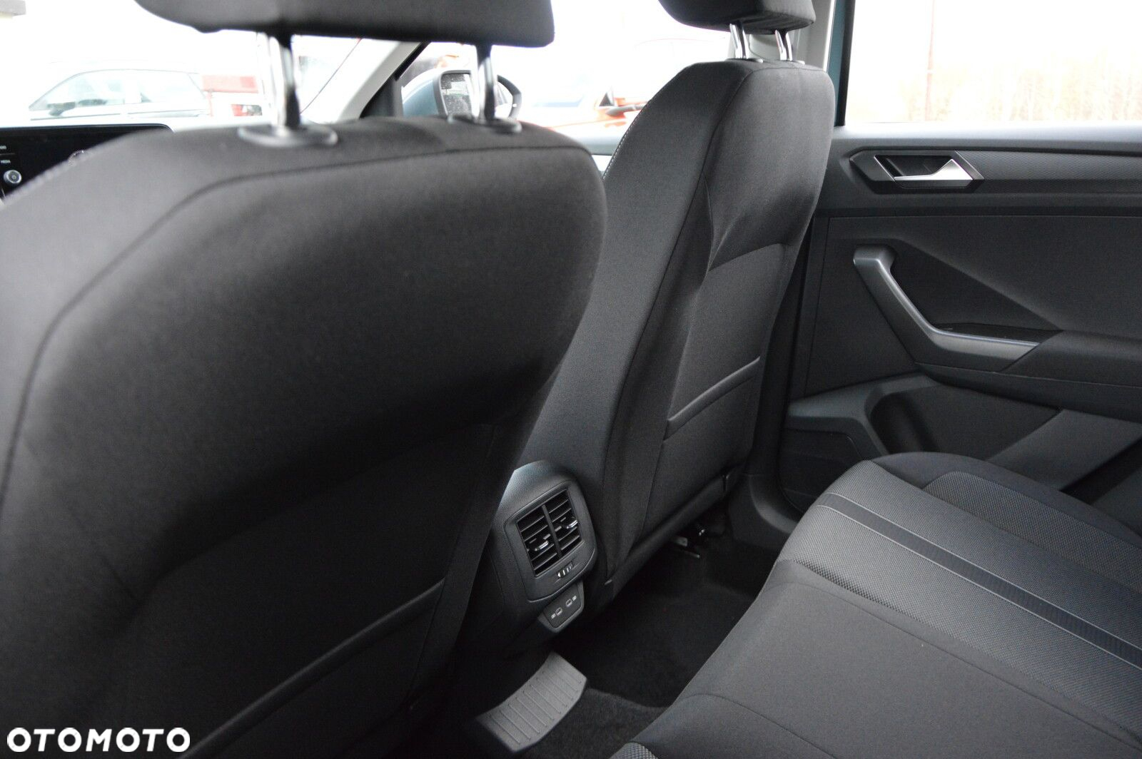 Volkswagen T-Roc - 17