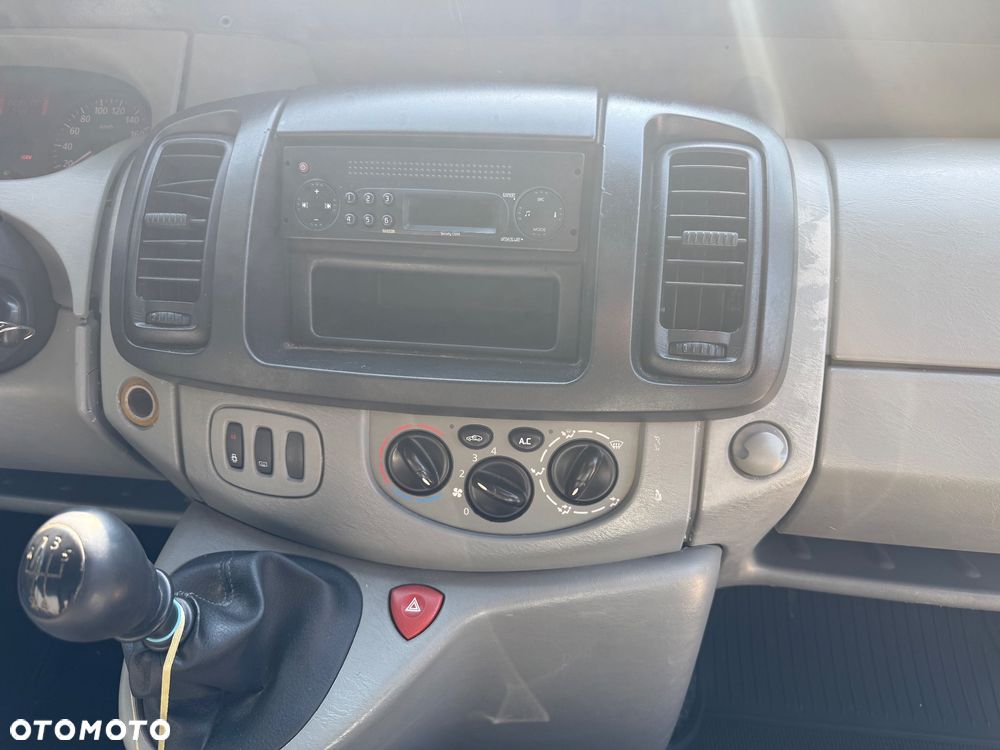 Renault Trafic - 12