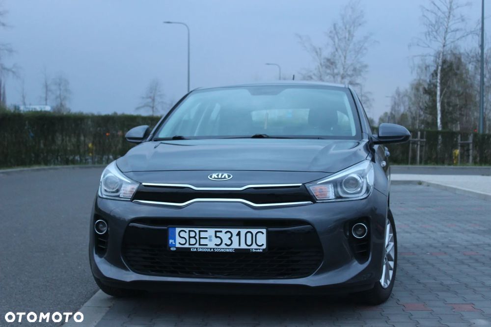 Kia Rio 1.2 L - 6