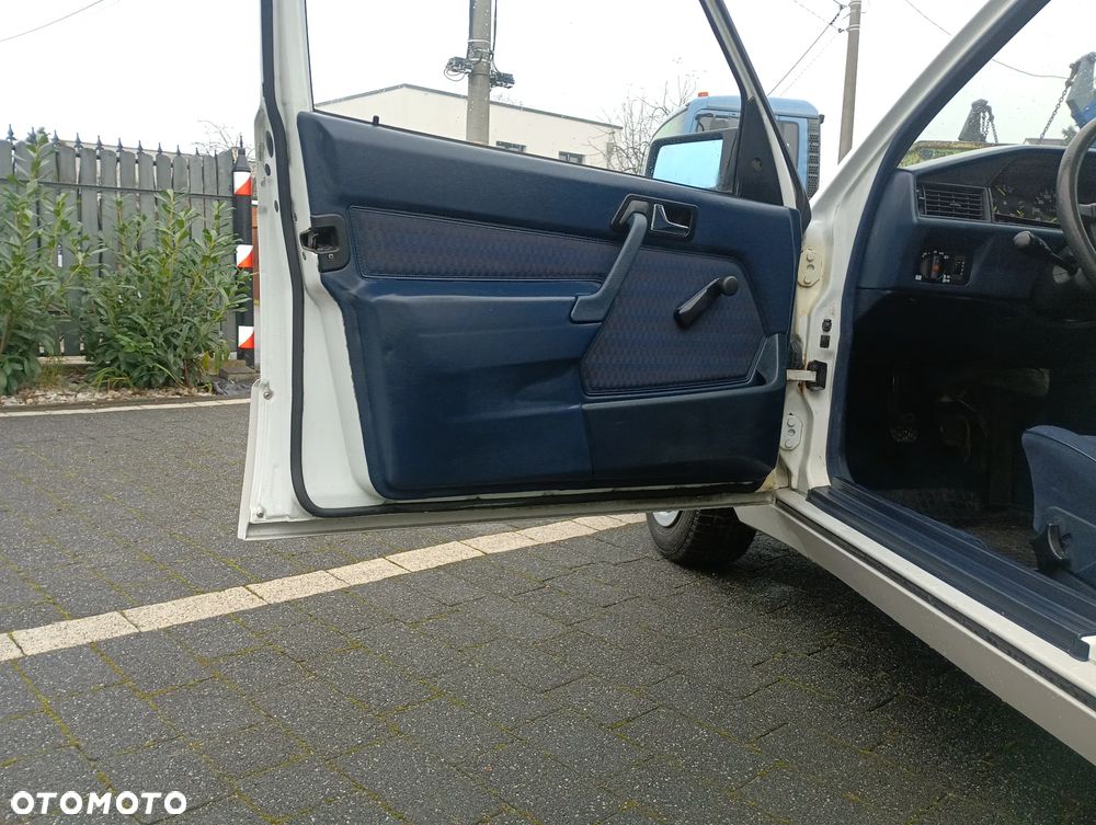 Mercedes-Benz W201 (190) - 28