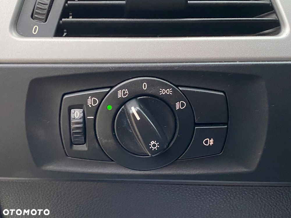 BMW Seria 3 318d - 32