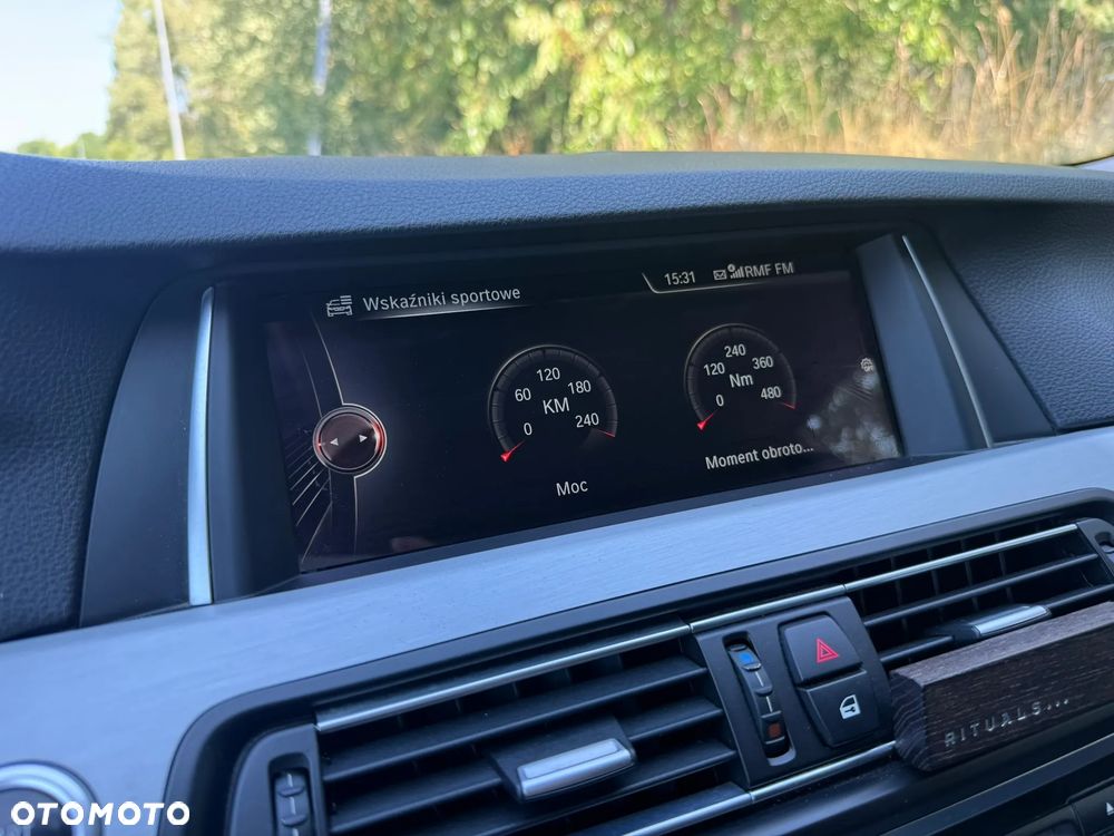 BMW Seria 5 525d Luxury Line - 36