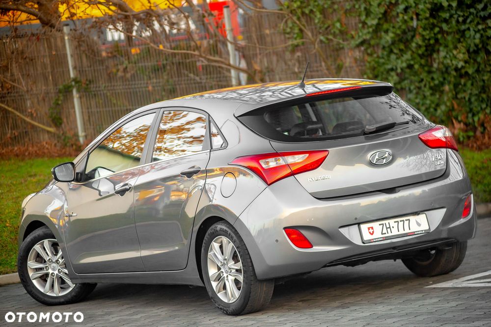 Hyundai i30 blue 1.6 GDI Passion - 11