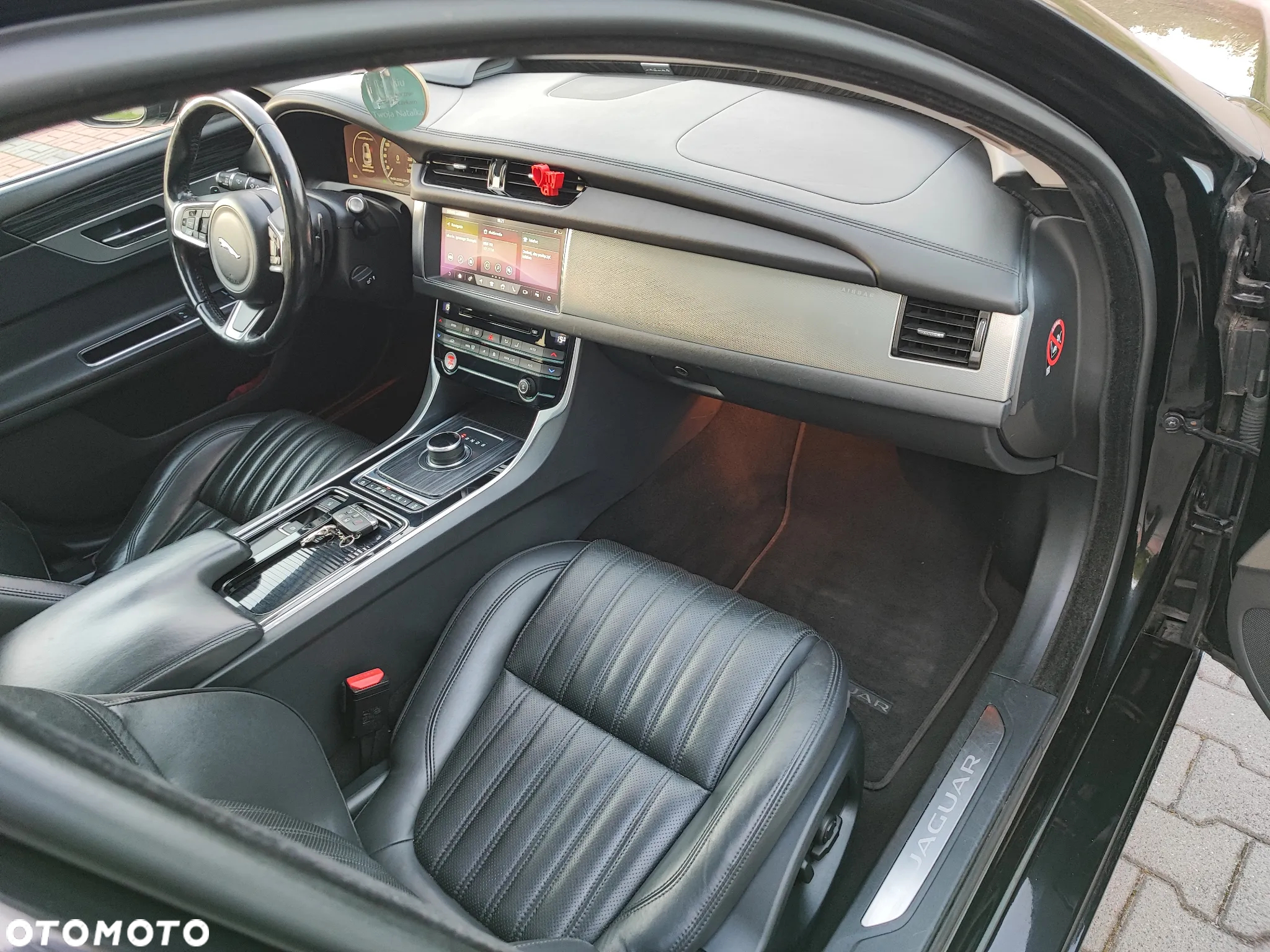 Jaguar XF 30d Sportbrake Portfolio - 16