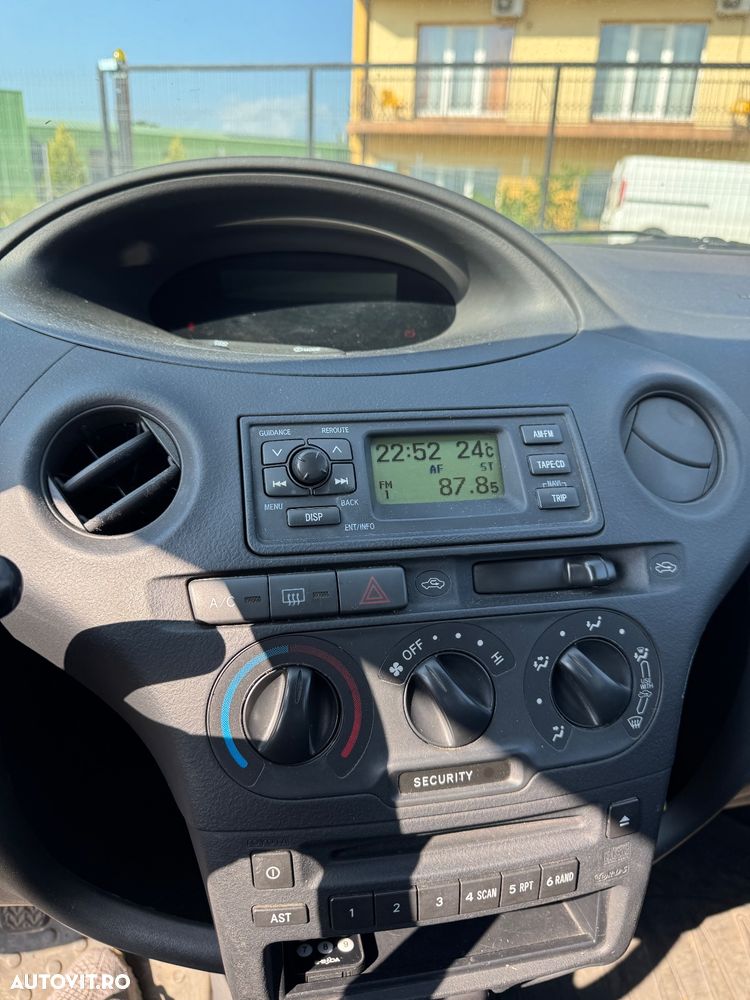 Toyota Yaris 1.0 Base AC - 14