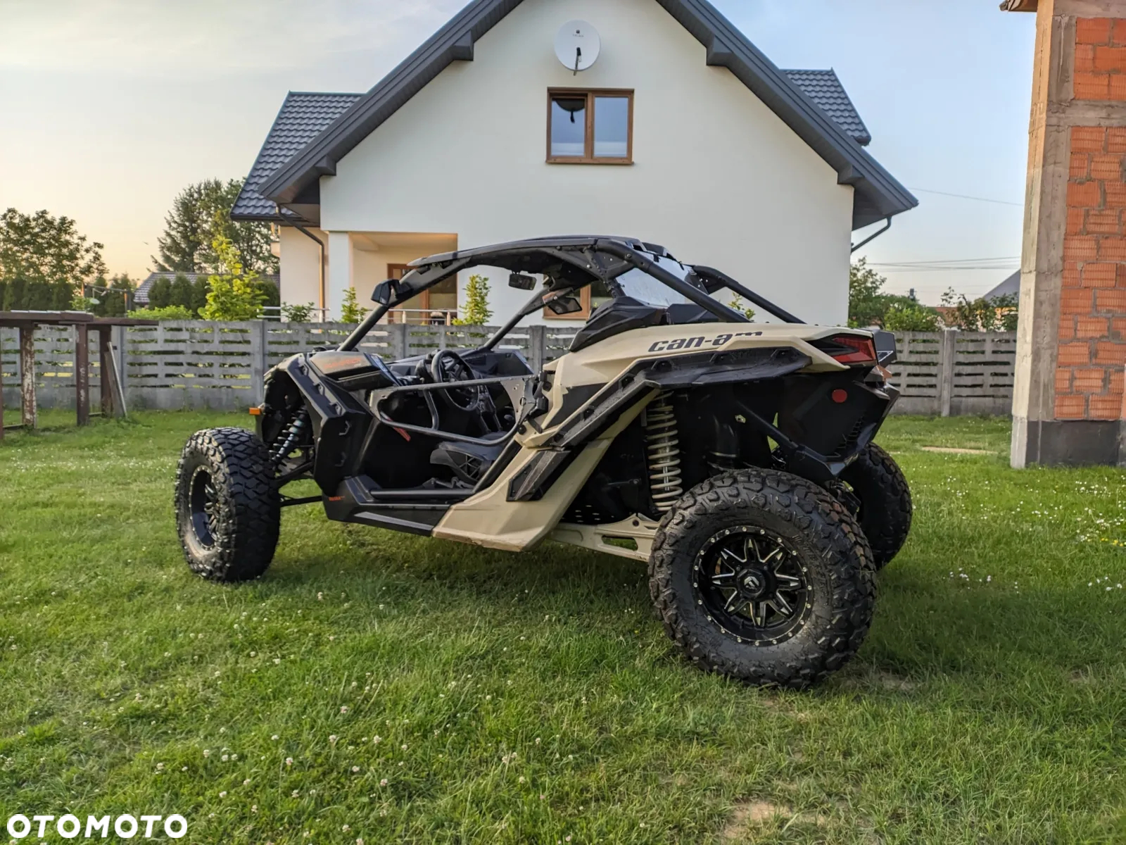 Can-Am Maverick - 8