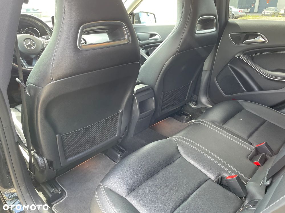 Mercedes-Benz CLA 200 7G-DCT UrbanStyle Edition - 13