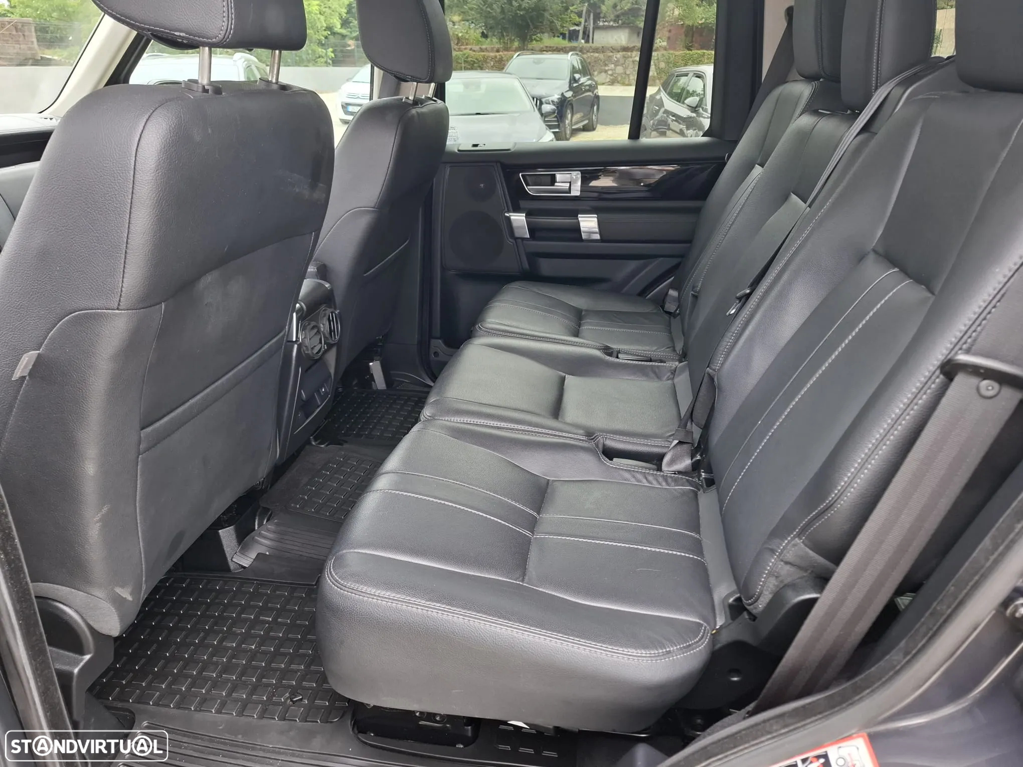 Land Rover Discovery SD V6 HSE - 13
