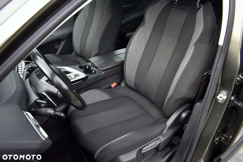 Peugeot 5008 BlueHDi 130 EAT8 Active - 25