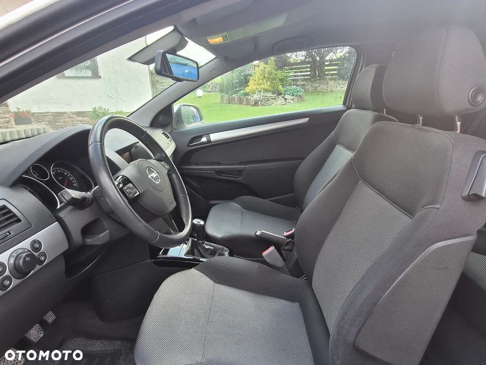 Opel Astra 1.6 Edition 111 Jahre - 12