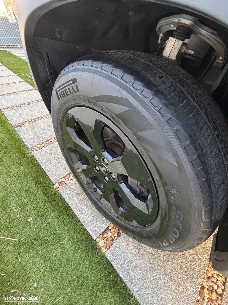 Land Rover Defender - 29