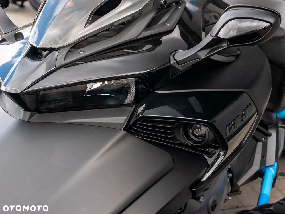 Can-Am Spyder - 11