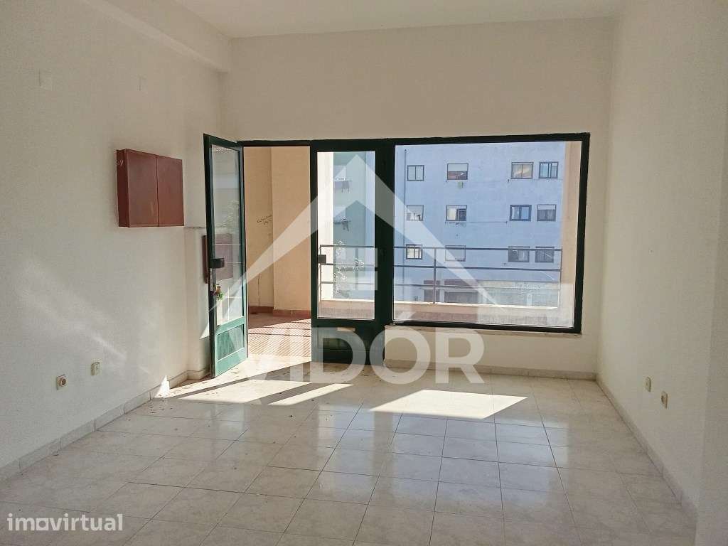 Loja no Novo Mercado Municipal da Baixa da Banheira - CU - Grande imagem: 3/5