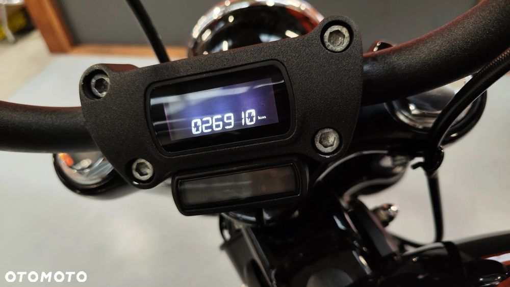 Harley-Davidson Softail Street Bob - 30