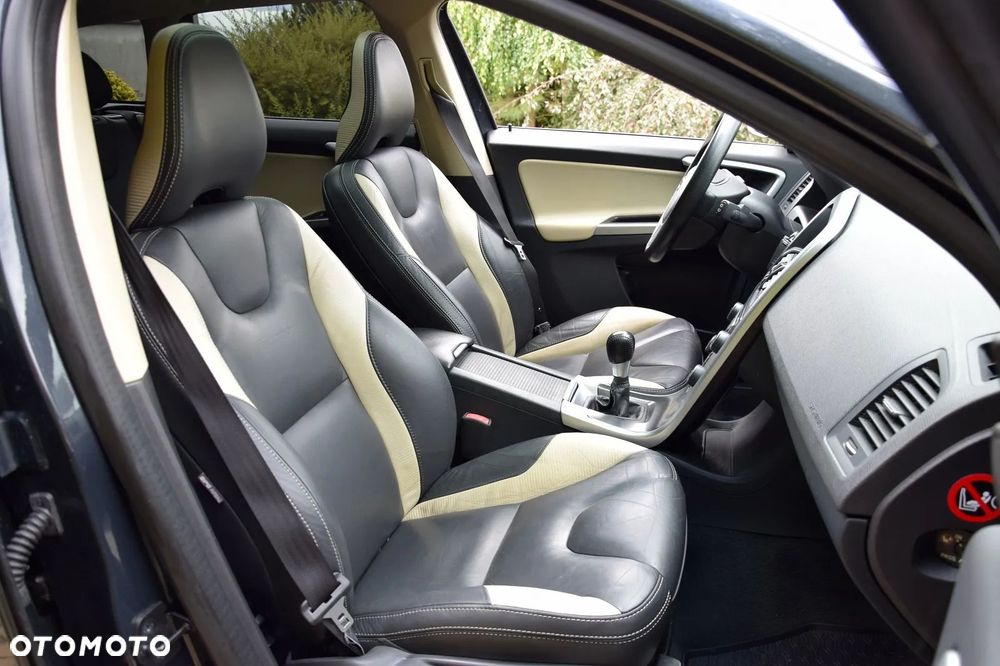 Volvo XC 60 D5 AWD RDesign - 19
