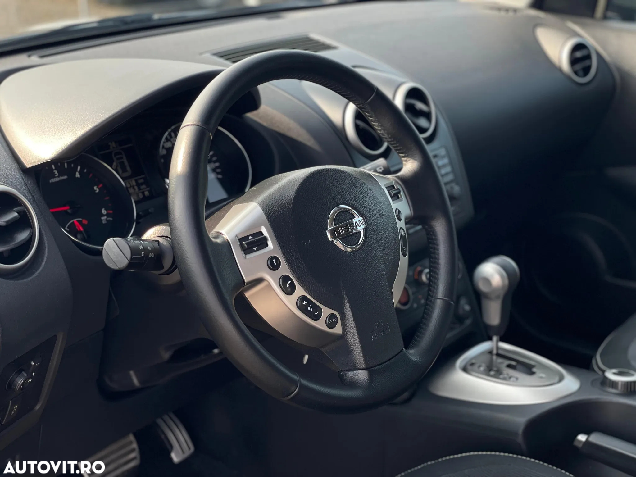 Nissan Qashqai 2.0 DCI 4 x 4 DPF Aut acenta - 12