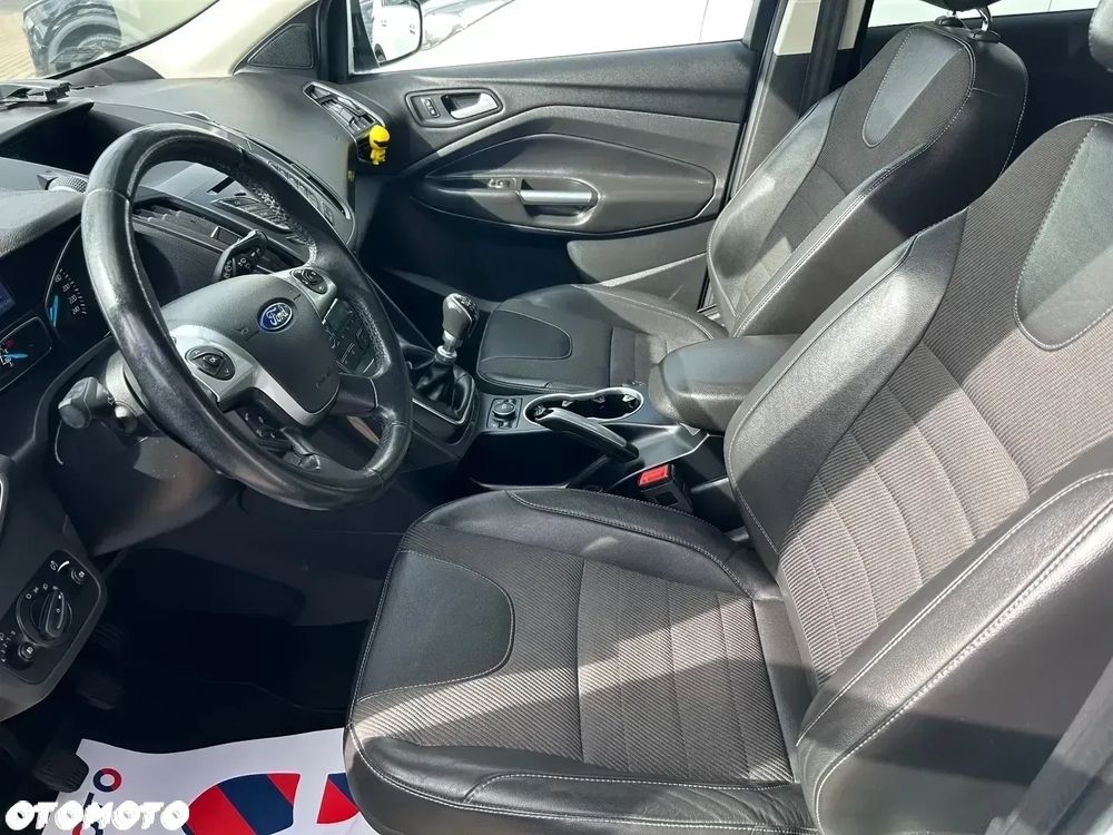 Ford Kuga 2.0 TDCi 2x4 Titanium - 17