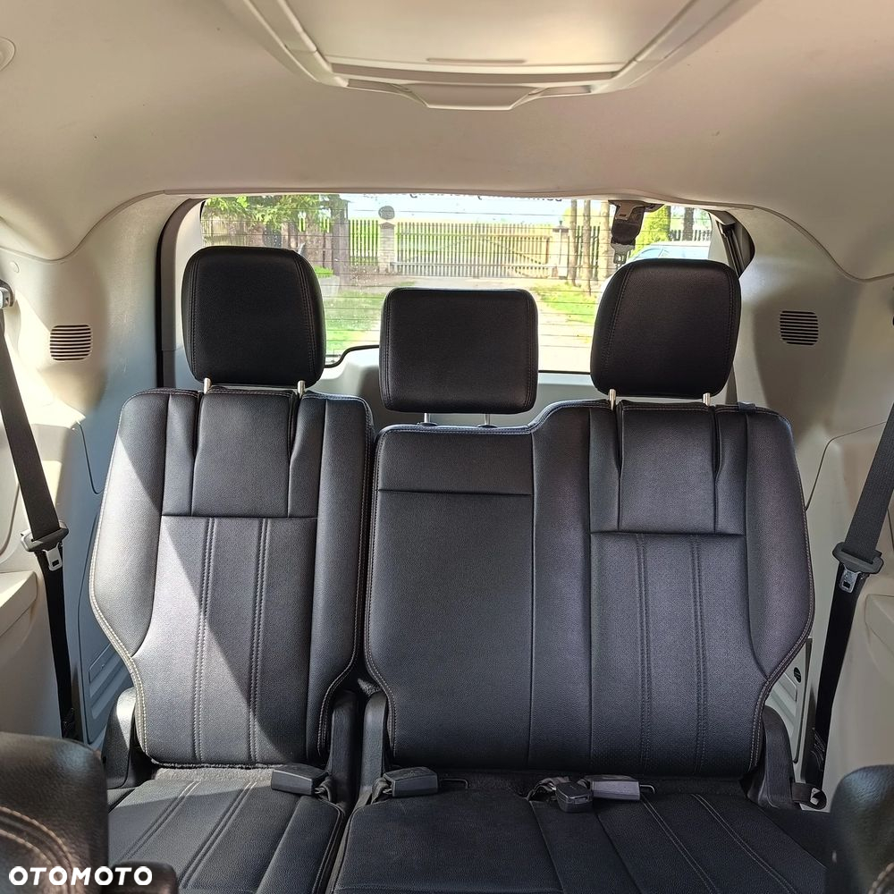 Chrysler Town & Country - 9