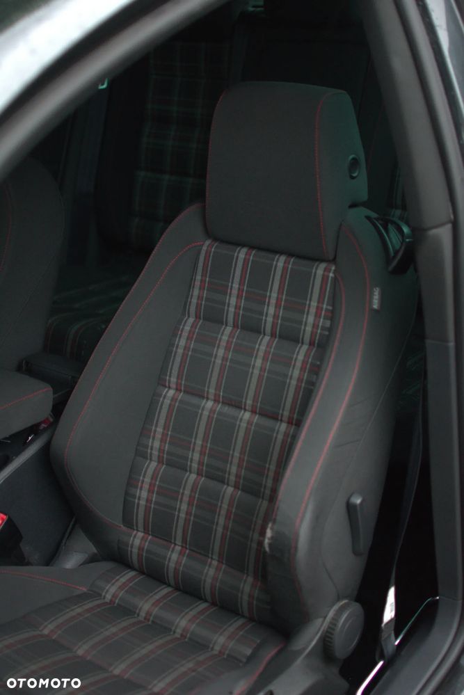 Volkswagen Golf 2.0 TSI GTI - 5